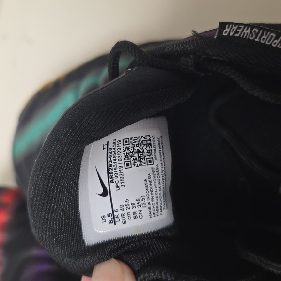 Nike AirMax Sneakers - Picture 6 of 6